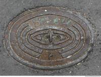 manhole cover rusty 0010